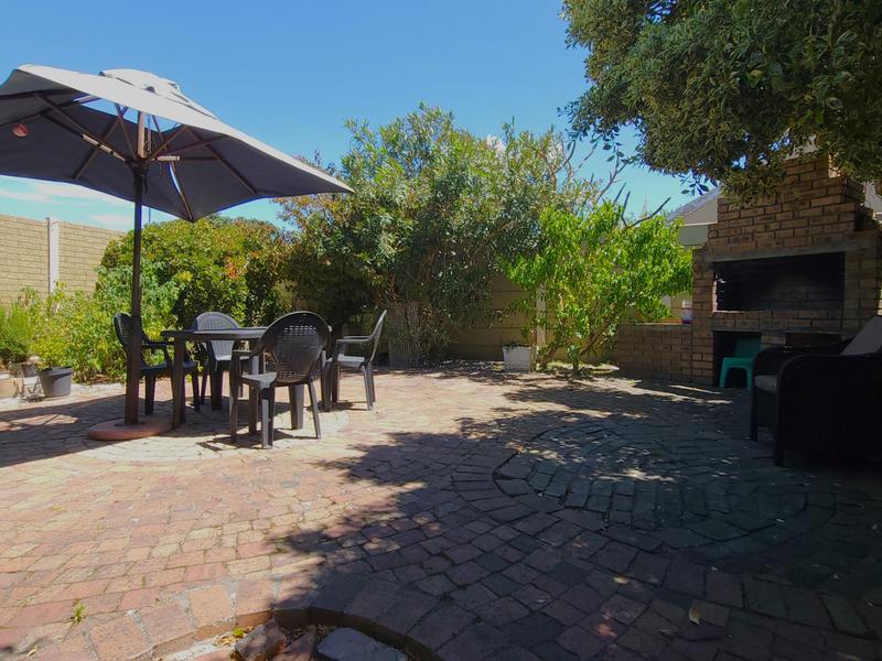 4 Bedroom Property for Sale in Newfields Western Cape